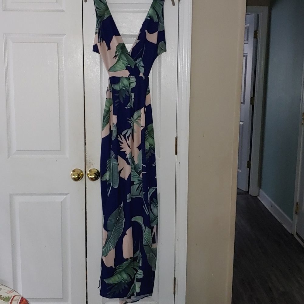 Latiste  by Amy Navy green cream floral halter open back maxi dress Sz M